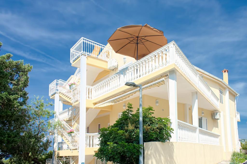 Apartments And Rooms Katarina Живогошче Экстерьер фото